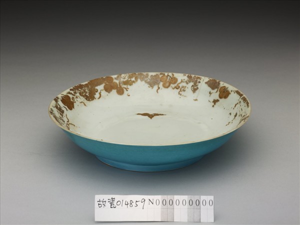 孔雀綠釉描金花卉紋盤