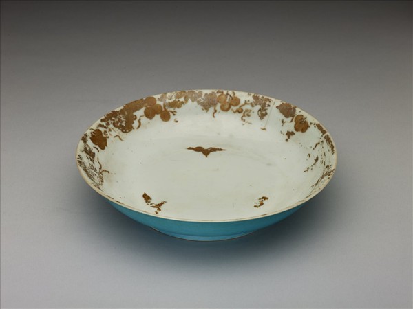 孔雀綠釉描金花卉紋盤