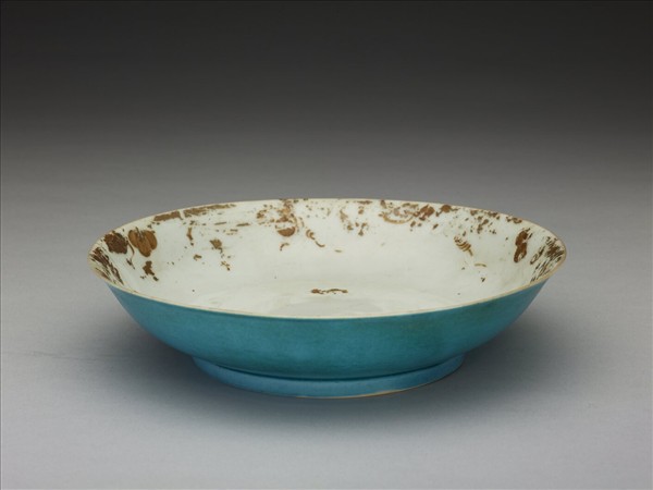 孔雀綠釉描金花卉紋盤