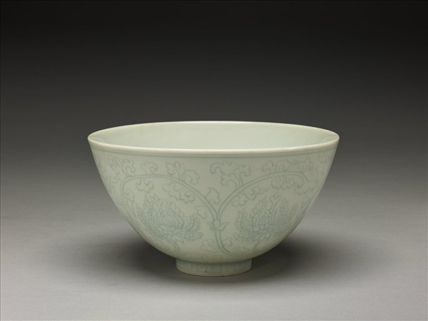青白瓷花卉紋碗