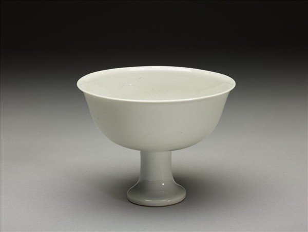 白釉雙龍戲珠紋高足杯