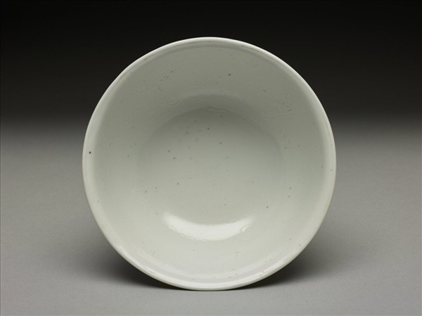 白釉雙龍戲珠紋高足杯