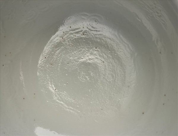 白釉雙龍戲珠紋高足杯