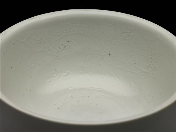 白釉雙龍戲珠紋高足杯