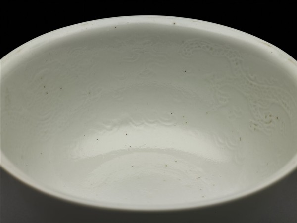 白釉雙龍戲珠紋高足杯