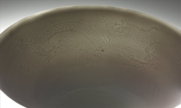 白釉雙龍戲珠紋高足杯