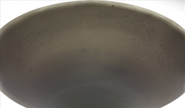 白釉雙龍戲珠紋高足杯