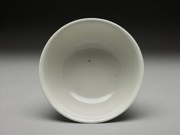 白釉雙龍戲珠紋高足杯