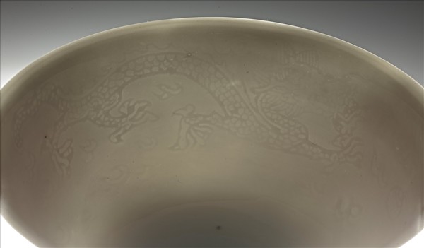 白釉雙龍戲珠紋高足杯