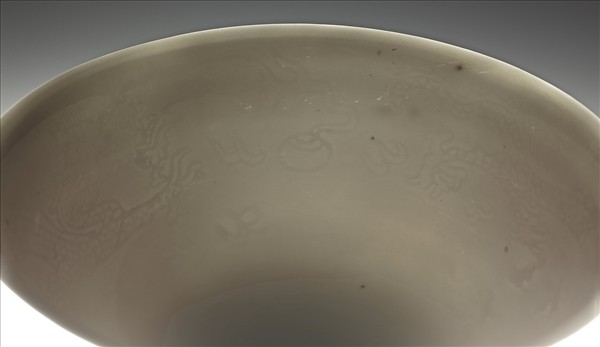 白釉雙龍戲珠紋高足杯