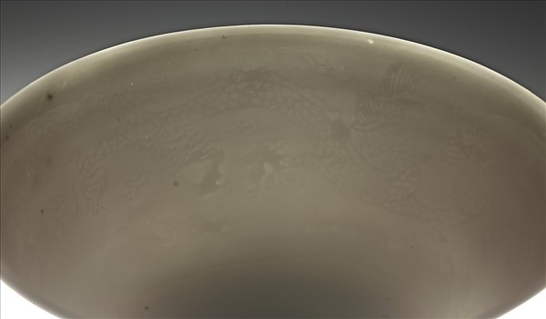 白釉雙龍戲珠紋高足杯