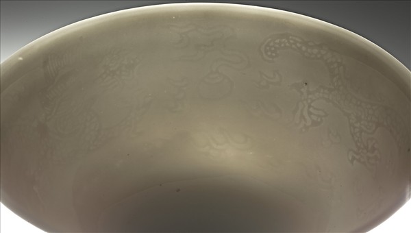 白釉雙龍戲珠紋高足杯