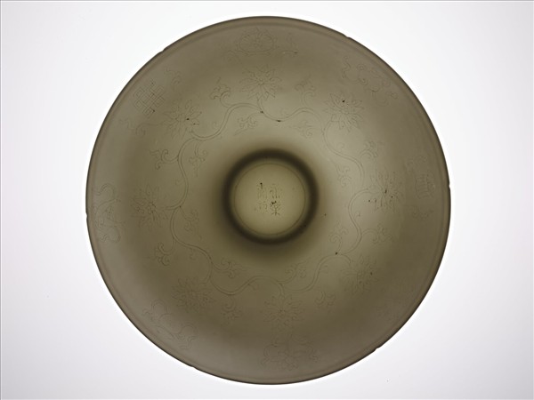 甜白半脫胎暗八吉祥紋葵瓣碗