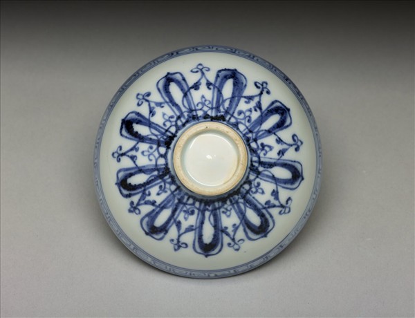 青花幾何花卉紋蓮子碗