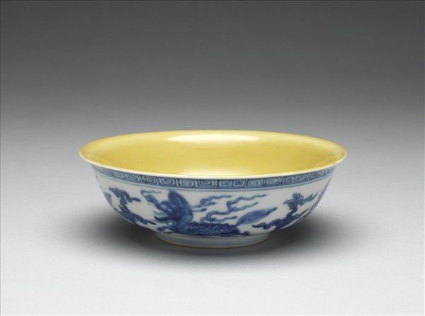 青花黃裡麒麟紋碗