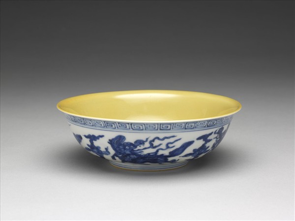 青花黃裡麒麟紋碗