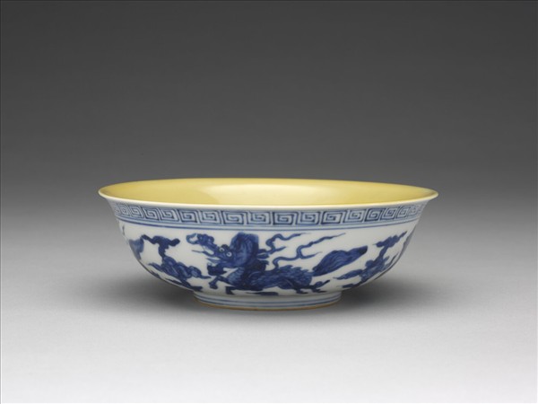 青花黃裡麒麟紋碗