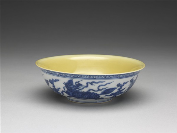 青花黃裡麒麟紋碗