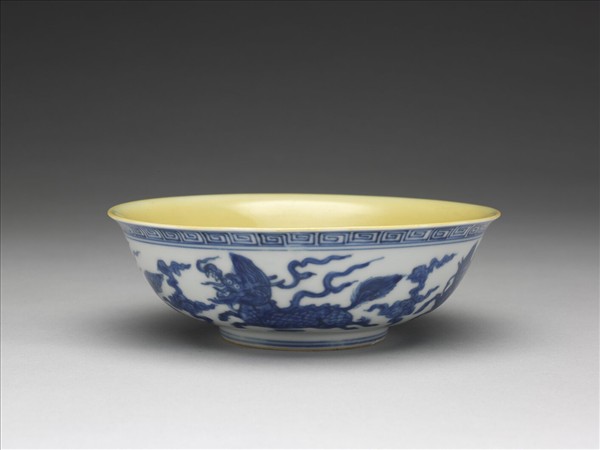 青花黃裡麒麟紋碗