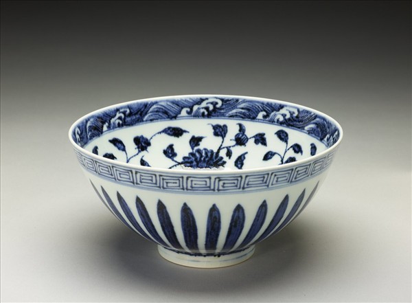 青花花卉紋蓮子碗