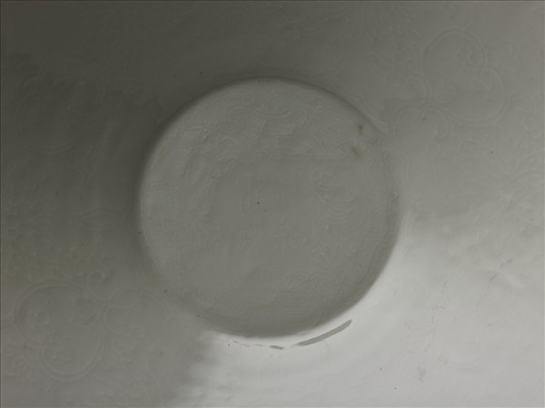 甜白釉龍鳳紋葵瓣口碗