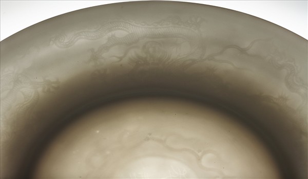 甜白釉五龍紋盤