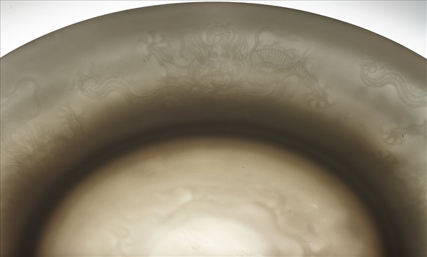 甜白釉五龍紋盤