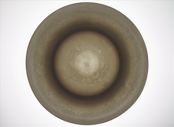 甜白釉五龍紋盤