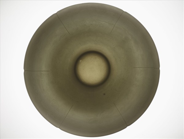 甜白釉龍鳳紋葵瓣口碗