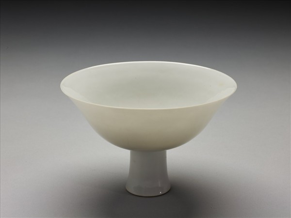 甜白釉雙龍紋高足碗