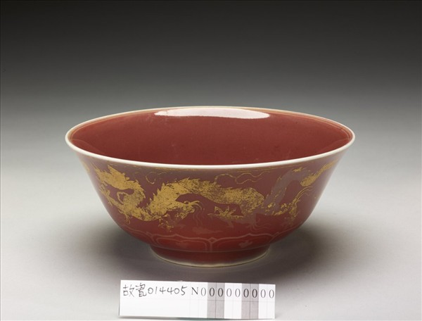 紅釉金彩雙龍趕珠紋碗