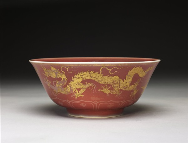 紅釉金彩雙龍趕珠紋碗
