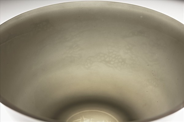 甜白釉雙龍紋碗