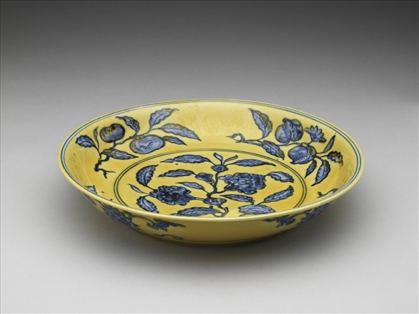 黃釉青花花果紋盤