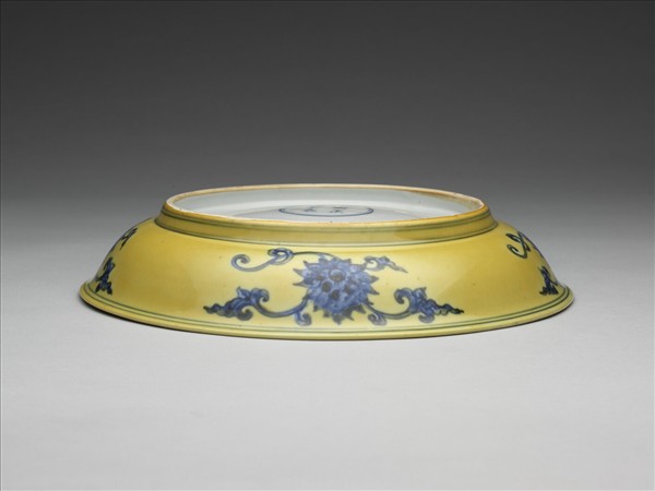 黃釉青花花果紋盤