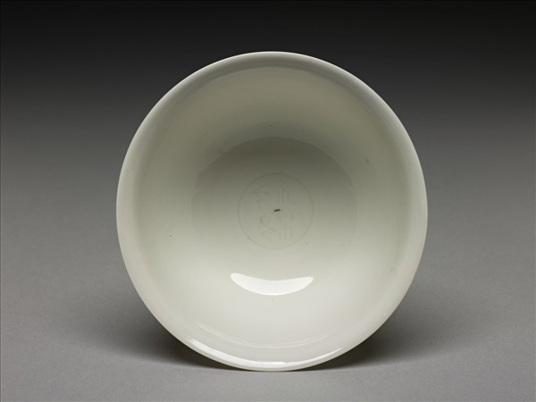 甜白釉雙龍紋碗