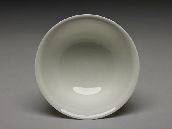 甜白釉雙龍紋碗