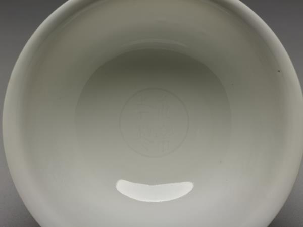 甜白釉雙龍紋碗