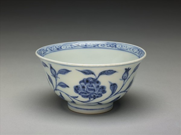 青花纏枝花卉紋碗