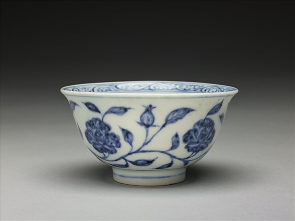 青花纏枝花卉紋碗