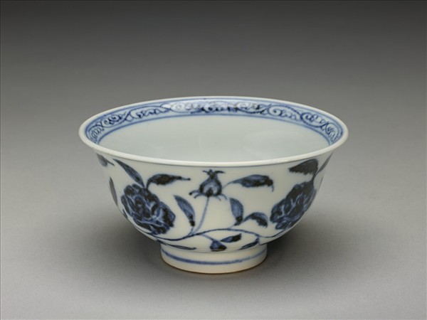 青花纏枝花卉紋碗