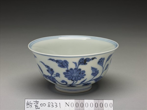 青花四季花卉紋碗