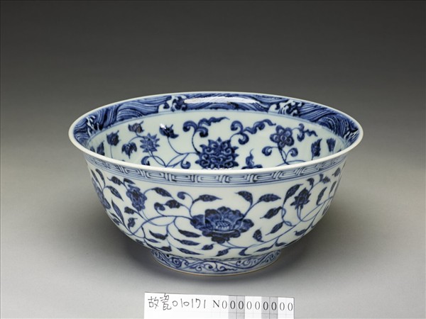 青花四季花卉紋碗