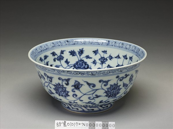 青花四季花卉紋碗