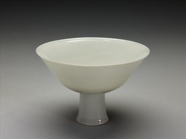 甜白釉五龍紋高足碗