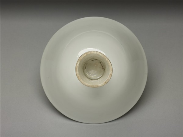 甜白釉五龍紋高足碗