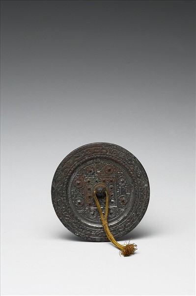 長宜子孫博局紋鏡