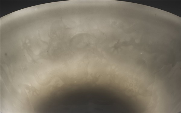 甜白釉五龍紋高足碗