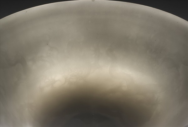 甜白釉五龍紋高足碗