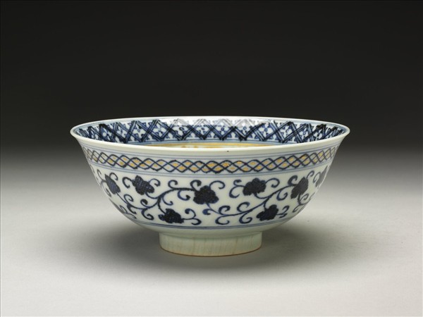 青花蓮塘紋金彩碗